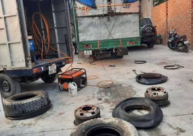 Vá vỏ uy tín _ máy móc hiện đại